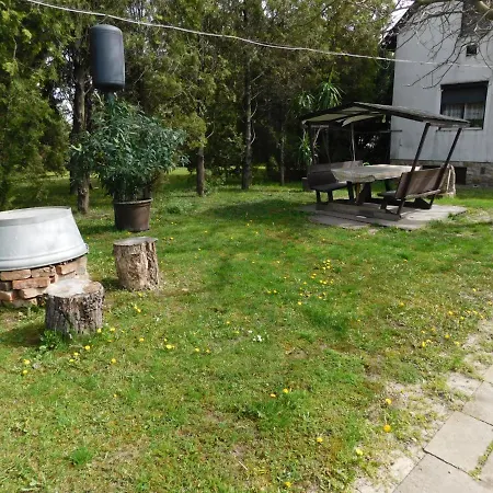 4 Fos Kutyabarat Apartman Velencen Velence