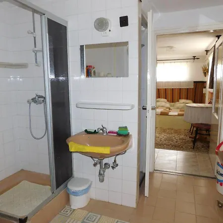 4 Fos Kutyabarat Apartman Velencen ולנצה