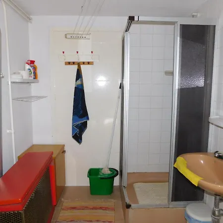 4 Fos Kutyabarat Apartman Velencen * ולנצה